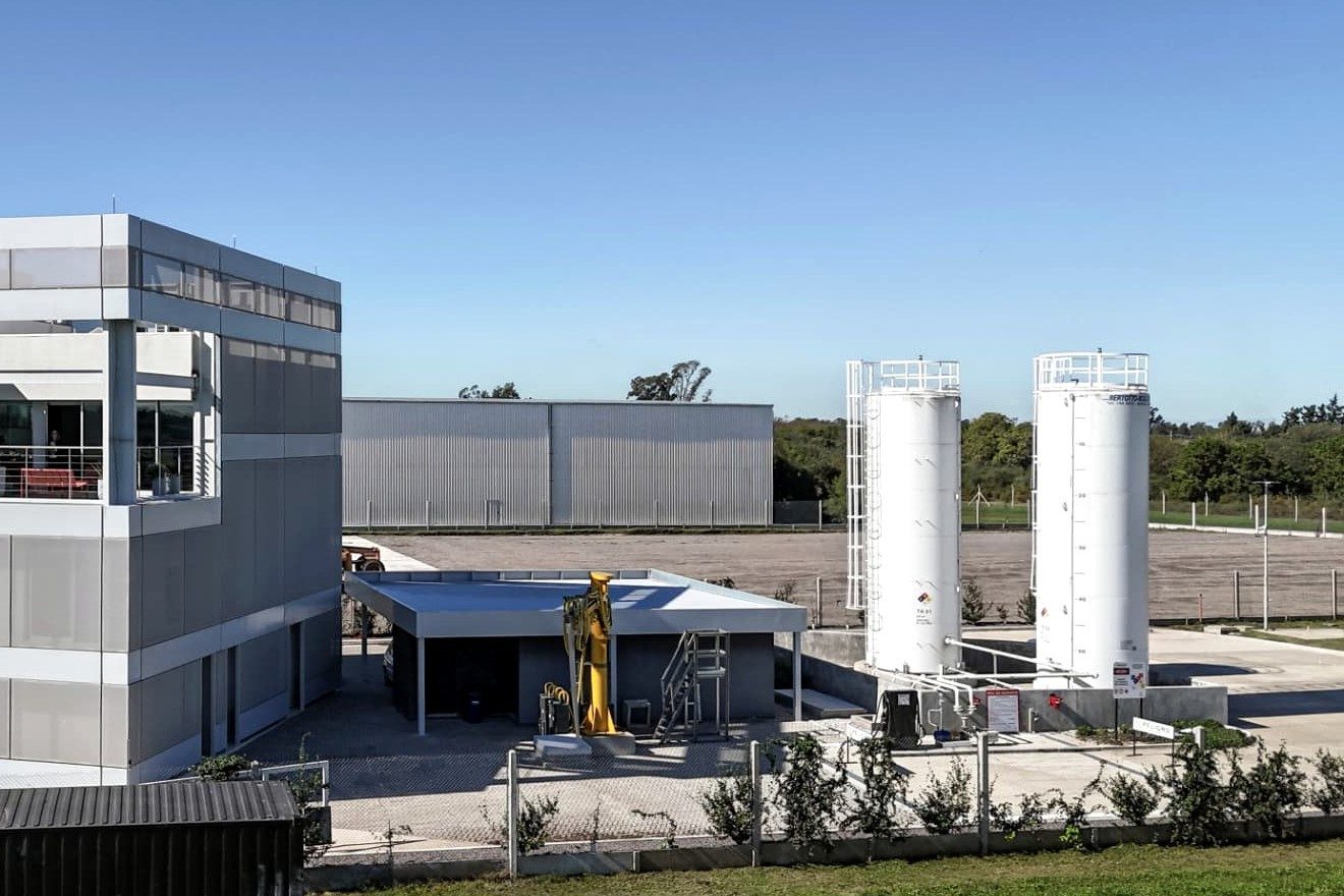 Aerial view of the Williams office in San Lorenzo with the fuel tanks and its own dispenser.